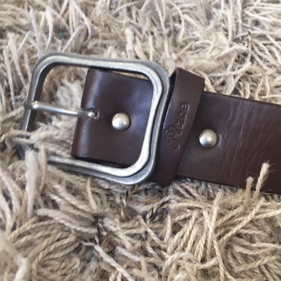 A jeweled belt - Picture 4 of 8